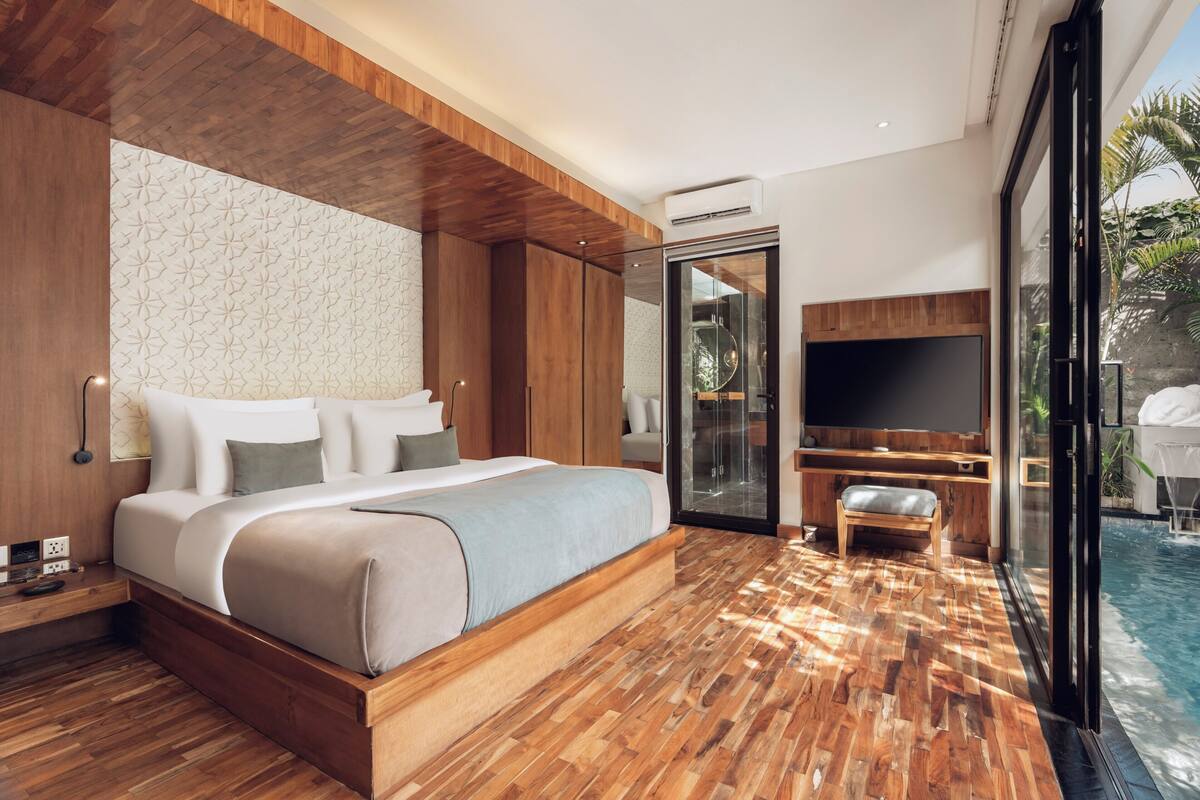 1 bedroom, premium bedding, minibar, in-room safe