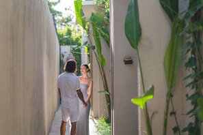 Interior entrance - Ayona Villa Seminyak by Ini Vie Hospitality (Kerobokan)
