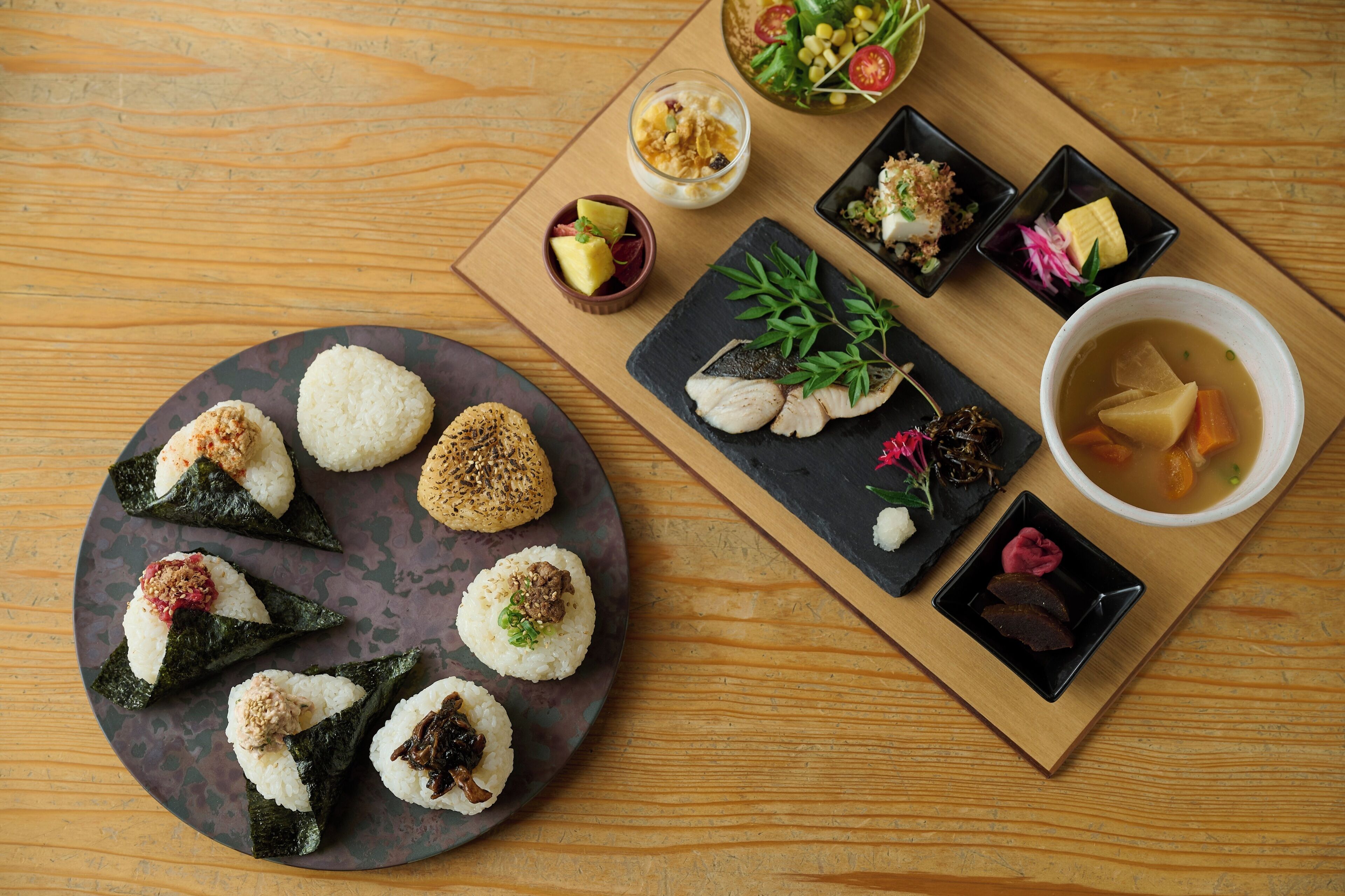 daily buffet breakfast (jpy 3000 per person)