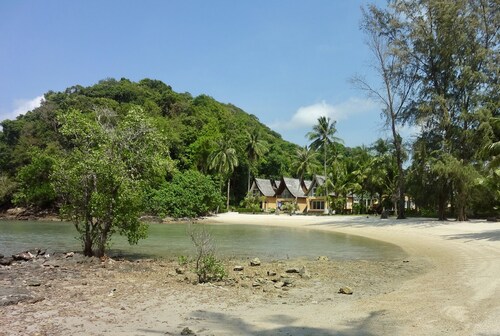 SIAM VILLAGE POOL AND SPA- luxury Thai style villa