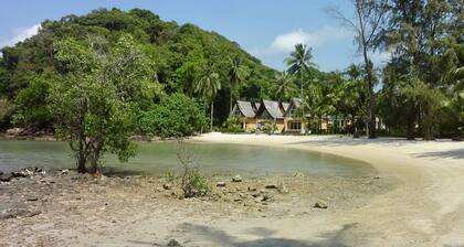 SIAM VILLAGE POOL AND SPA- luxury Thai style villa