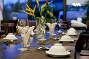 아침 식사, 점심 식사, 저녁 식사 제공, 현지 및 세계 요리