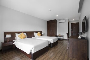 Minibar, in-room safe, laptop workspace, blackout curtains - West Phu Quoc Hotel (Phu Quoc)