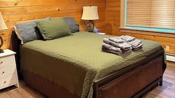6 bedrooms, desk, iron/ironing board, free WiFi