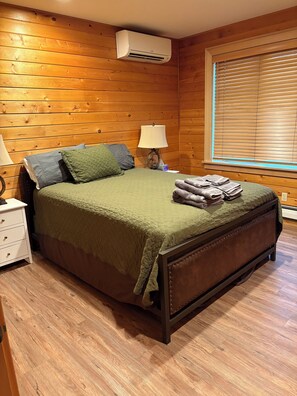 6 bedrooms, desk, iron/ironing board, free WiFi - Sentinel Rock Ranch @ The Ox Bow 
Fishing, Hunting, Exploring, Memory Making (Wolf Creek)