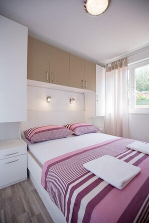 Familienvilla, Meerblick, Poolseite | Verdunkelungsvorhänge, Bügeleisen/Bügelbrett, kostenloses WLAN