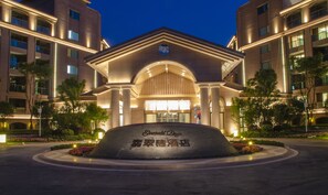 Front of property - Emerald Bay Hotel Fuxian Lake (Yuxi)