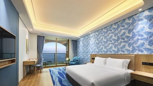 Habitación | Ropa de cama de alta calidad, edredones de plumas, minibar y caja fuerte