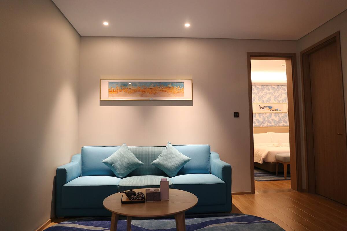 Suite Deluxe, 2 habitaciones | Ropa de cama de alta calidad, edredones de plumas, minibar y caja fuerte