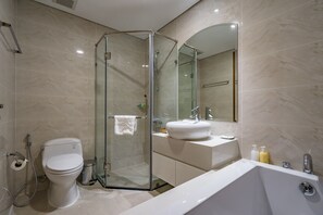 Haartrockner, Shampoo, Toilettenpapier