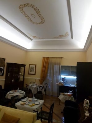 Free daily full breakfast  - B&B Lumasa (Vietri sul Mare)