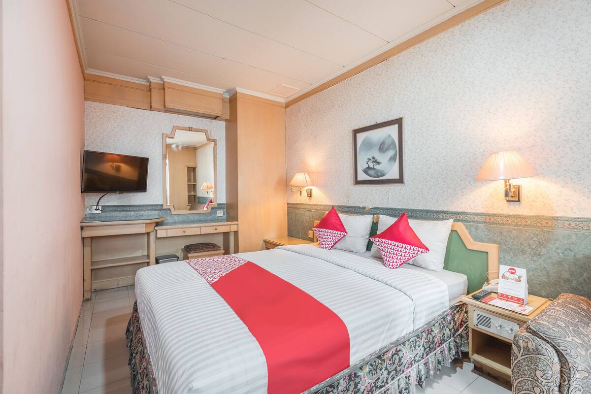 Habitación doble Deluxe, 1 cama matrimonial | 1 habitación, escritorio, wifi gratis y ropa de cama