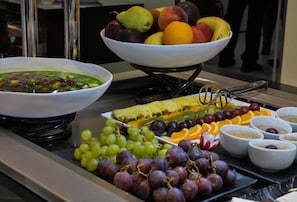 A buffet with a variety of fruits, vegetables, and soup bowls. - Rodostamo Villas - Adults Friendly (Corfu)