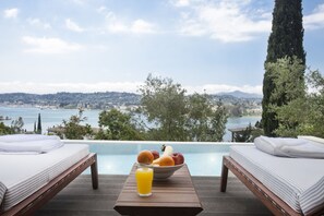 Villa panorámica, alberca privada, vista a la bahía | Vista del balcón