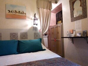 Roba de llit d'alta qualitat, cortines opaques i wifi gratuïta 