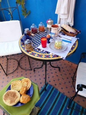 Daily local cuisine breakfast for a fee