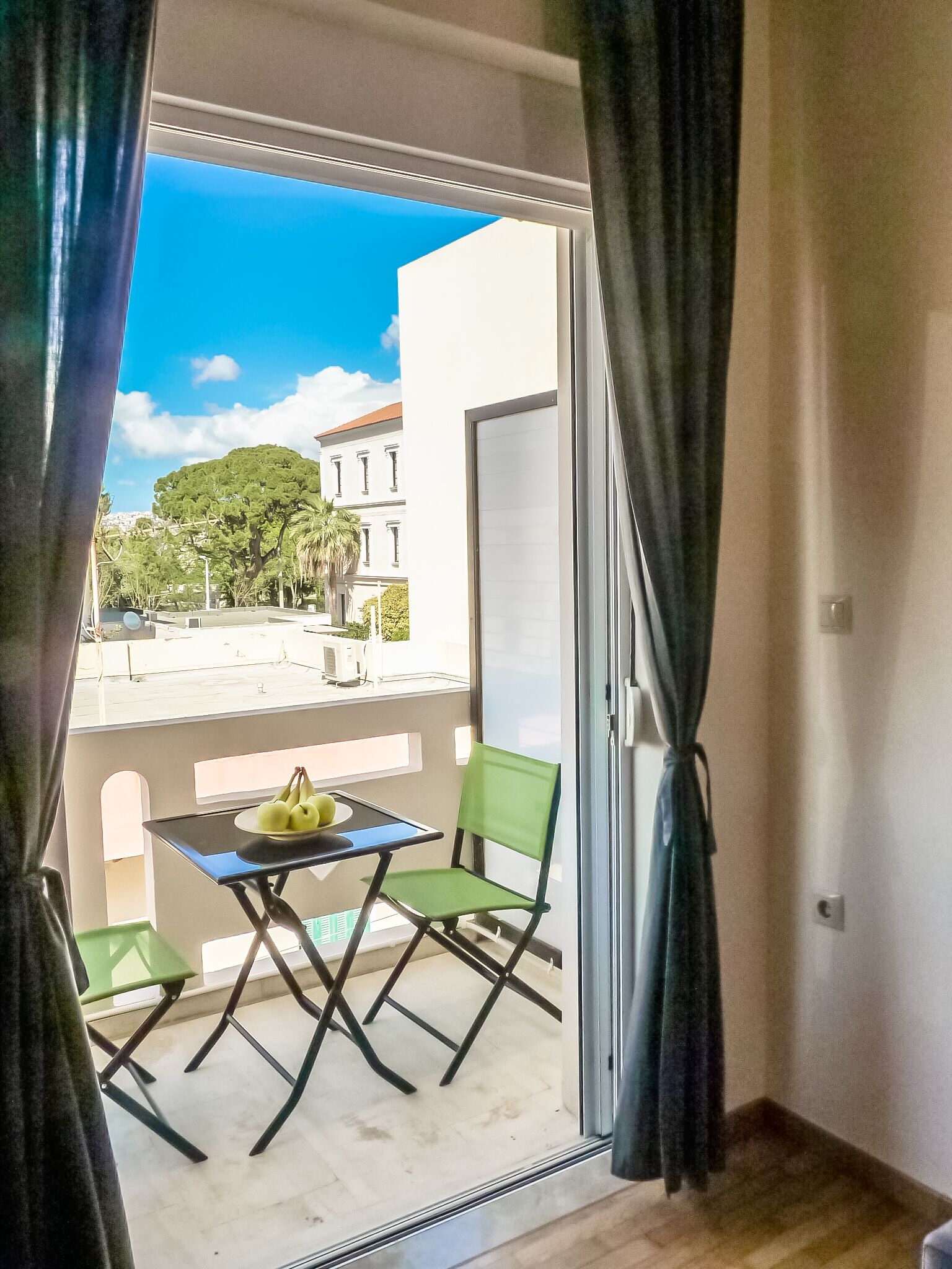 المنشأة من الداخل