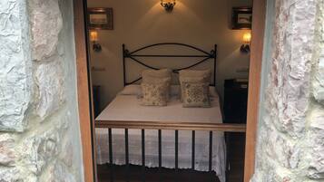 6 slaapkamers, een strijkplank/strijkijzer, reisbedje, gratis wifi