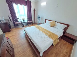 Chambre Double, vue ville | Bureau, rideaux occultants, Wi-Fi gratuit, draps fournis