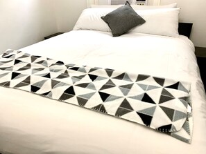Egyptian cotton sheets, premium bedding, down duvets, Tempur-Pedic beds - The Lady Hampshire (Camperdown)