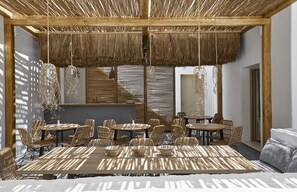 Terrace/patio - Arco Solium Suites (Milos)