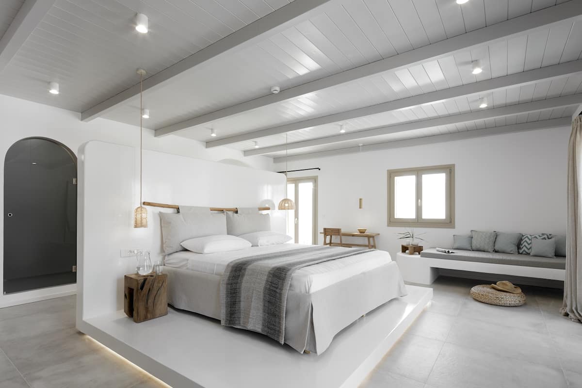 exclusive suite, hot tub (indoor) | minibar, in-room safe, desk, blackout curtains