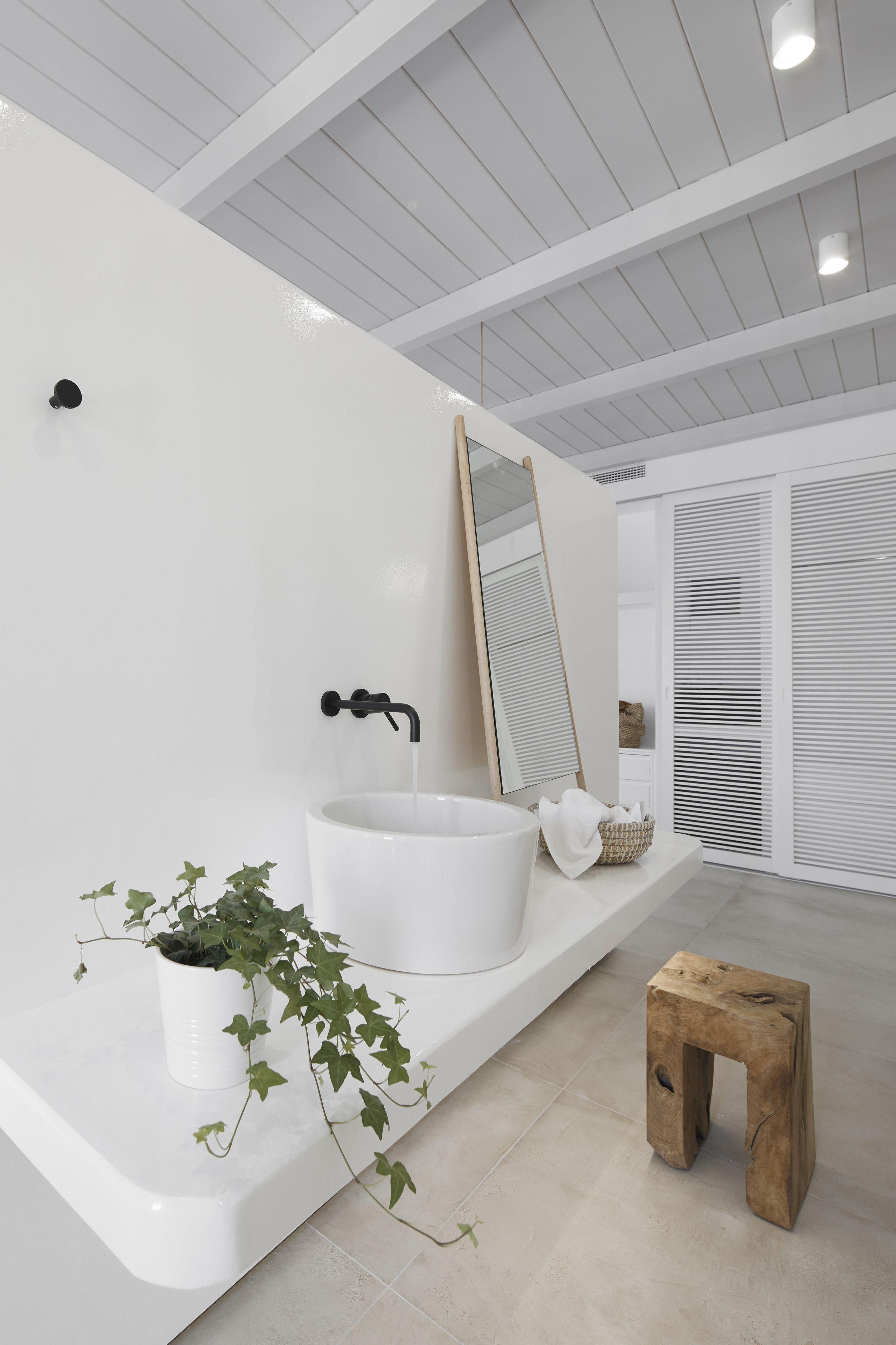 exclusive suite, hot tub (indoor) | minibar, in-room safe, desk, blackout curtains