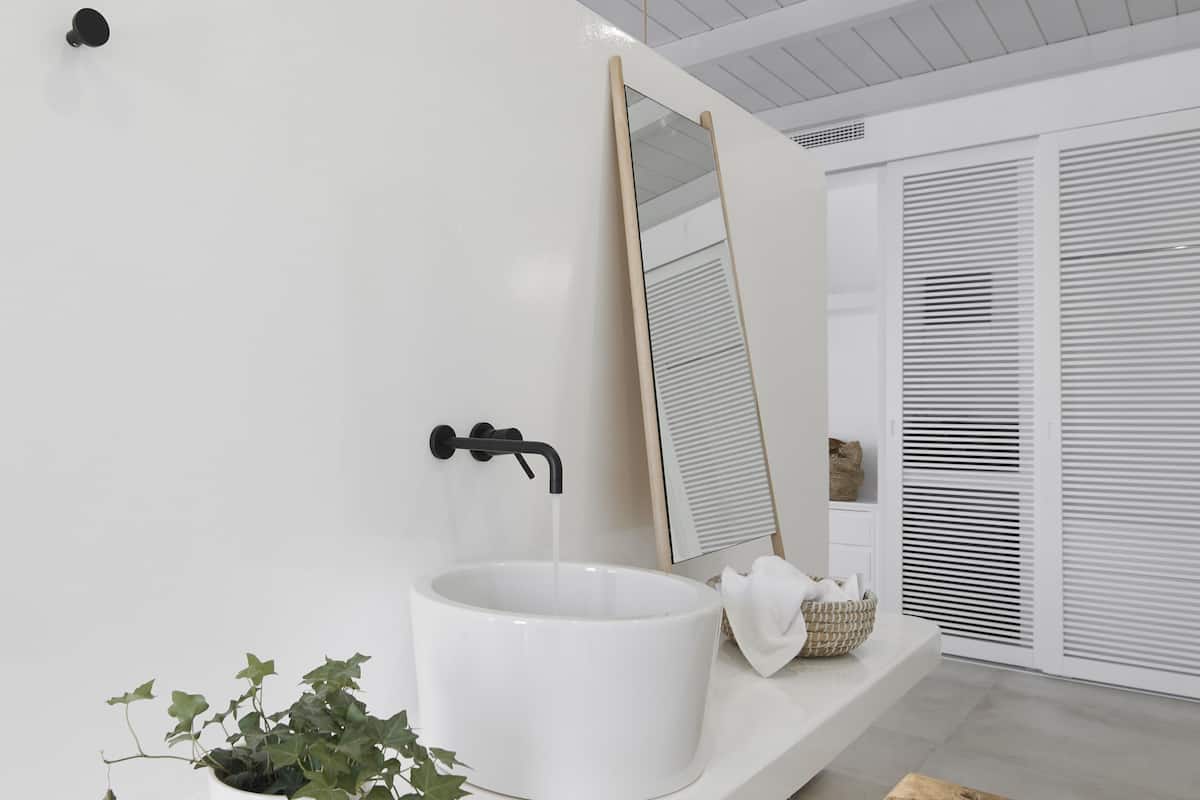 exclusive suite, hot tub (indoor) | minibar, in-room safe, desk, blackout curtains