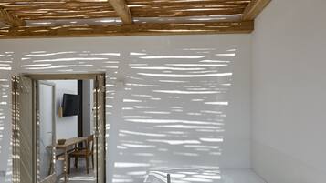 Deluxe Suite, Hot Tub (Outdoor) | Minibar, in-room safe, desk, blackout curtains