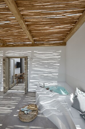 Deluxe Suite, Hot Tub (Outdoor) | Minibar, in-room safe, desk, blackout drapes