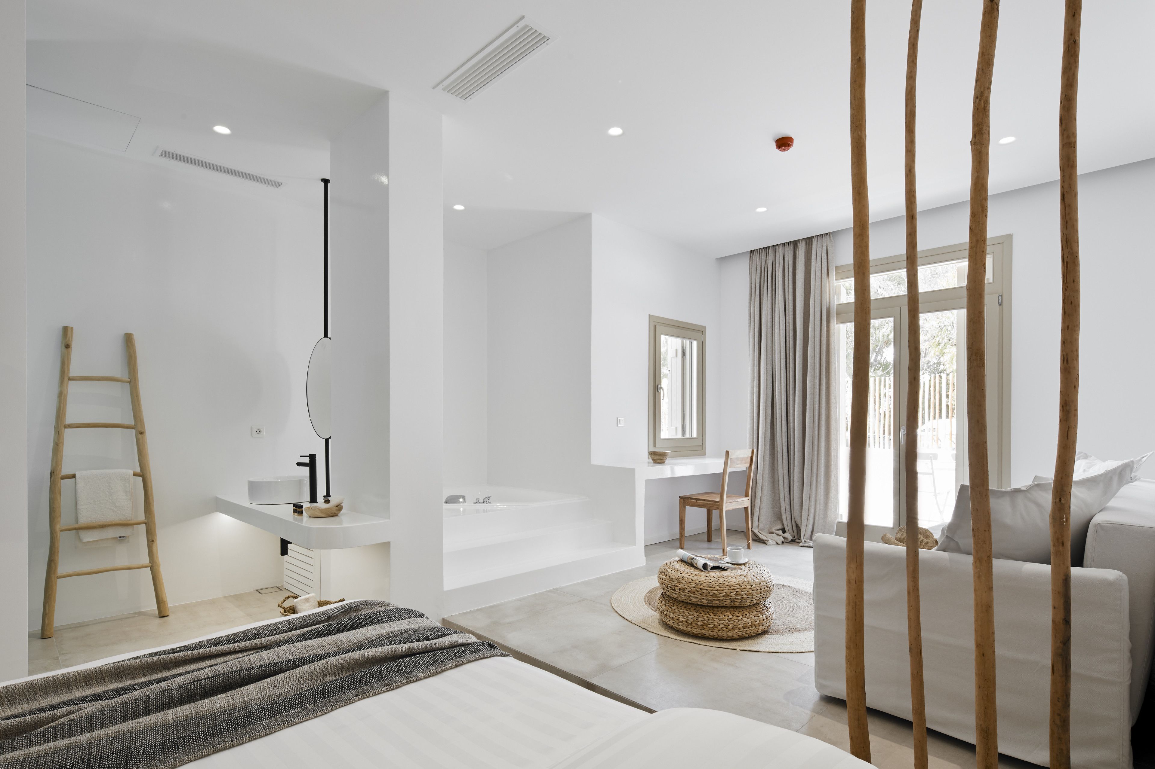 premier suite, hot tub (indoor) | minibar, in-room safe, desk, blackout curtains