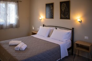 Villa, 1 chambre | Literie de qualité, lit avec matelas en mousse à mémoire, coffre-fort