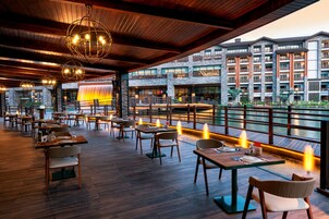 2 restaurantes, café da manhã, culinária internacional