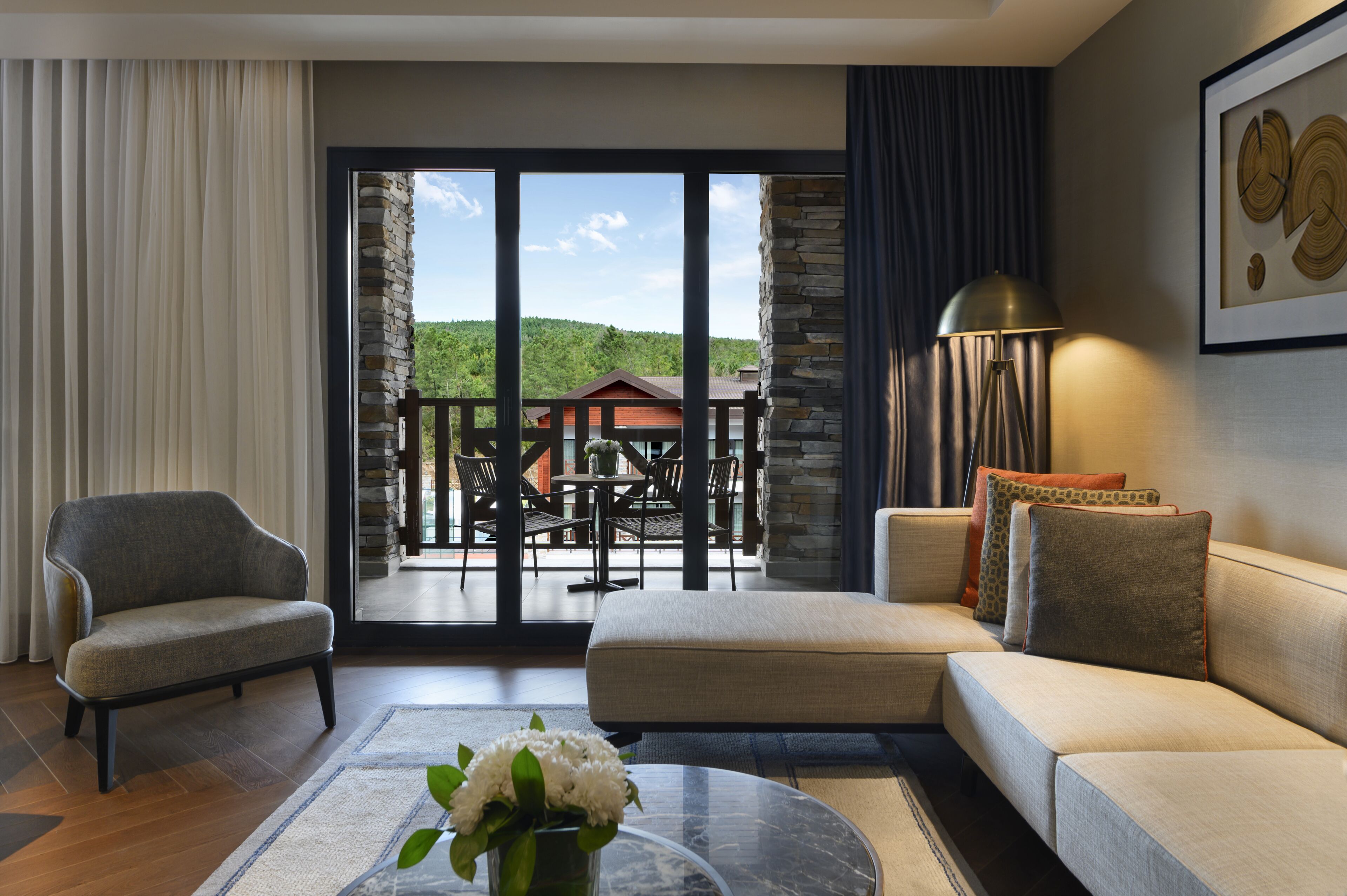 comfort suite with king size bed, pond and forest view | 1 bedroom, minibar, in-room safe, desk