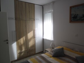 1 غرفة نوم وخدمة الإنترنت وملاءات أسرّة