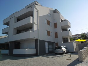 المنشأة من الخارج