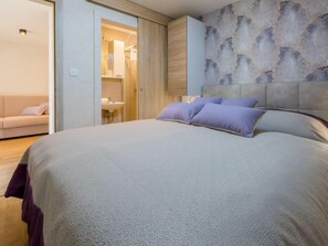 2 bedrooms, free Internet