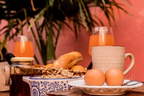 Petit déjeuner composé de spécialités régionales compris tous les jours
