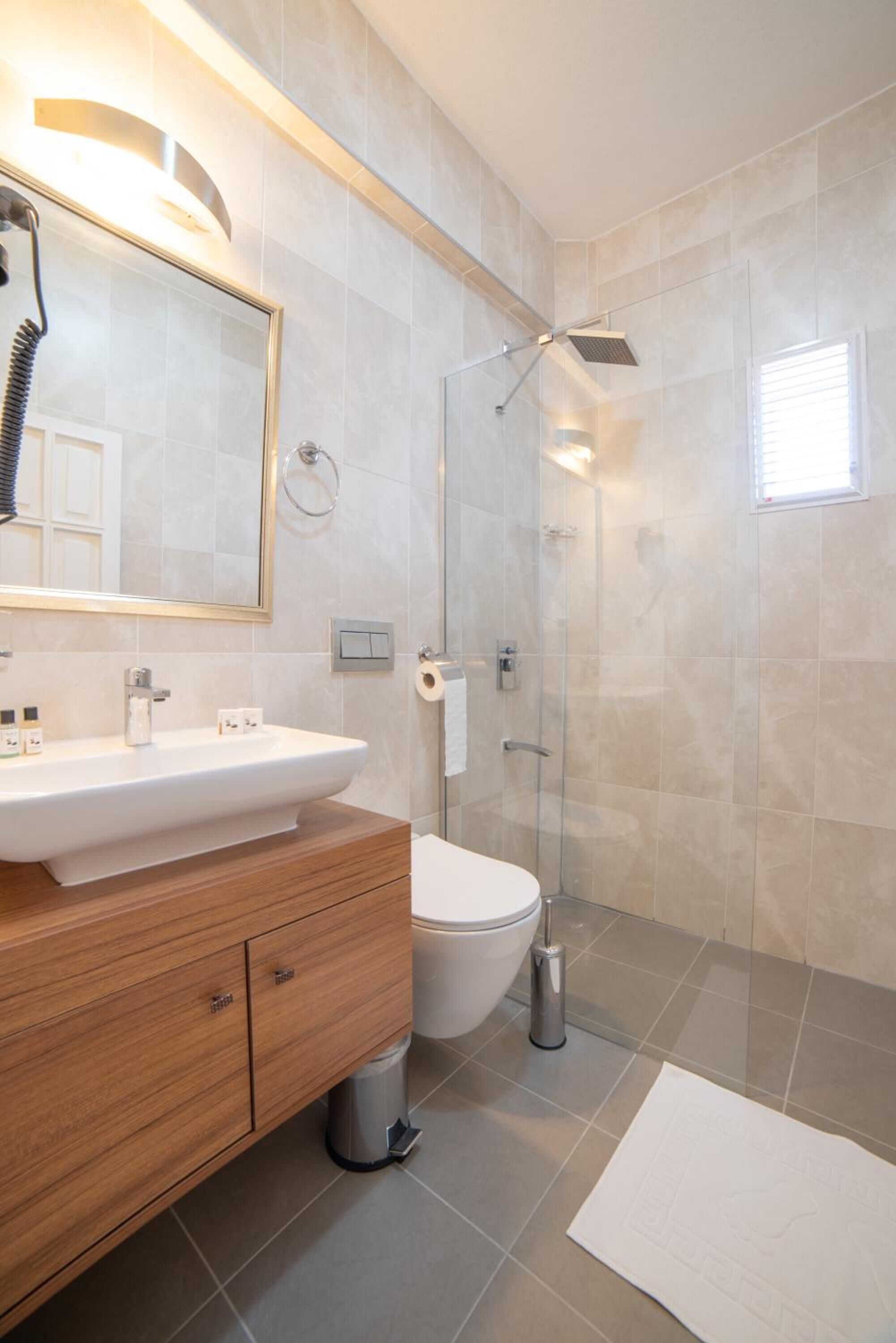 shower, free toiletries, hair dryer, slippers