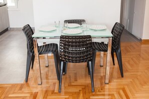 Apartment, 2 Bedrooms | In-room dining