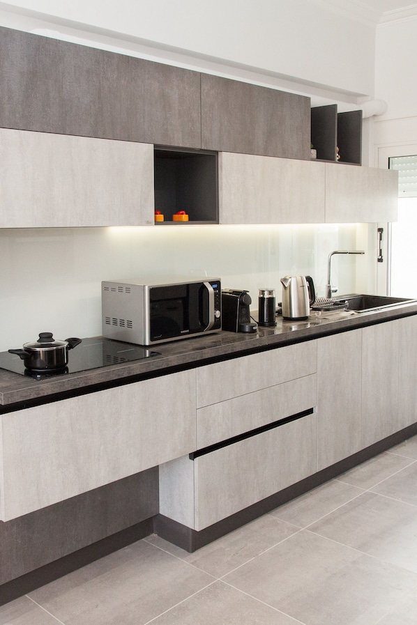 Apartment, 2 Bedrooms | Private kitchen