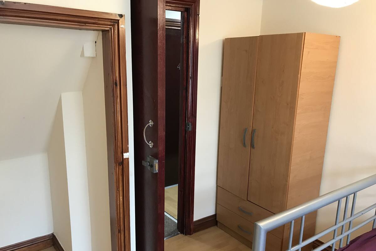 ROOM 6 Double Room | Desk, laptop workspace, soundproofing, WiFi (free)