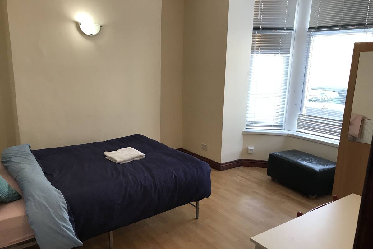 ROOM 1 Double Room | Desk, laptop workspace, soundproofing, WiFi (free)