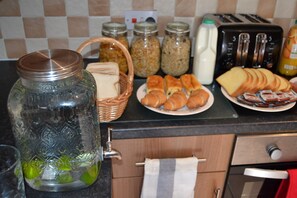 Breakfast buffet - Hummingbird Home (Cardiff)