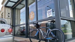 A modern building with large windows and a bicycle parked outside. - Letes stay (Shoufeng)