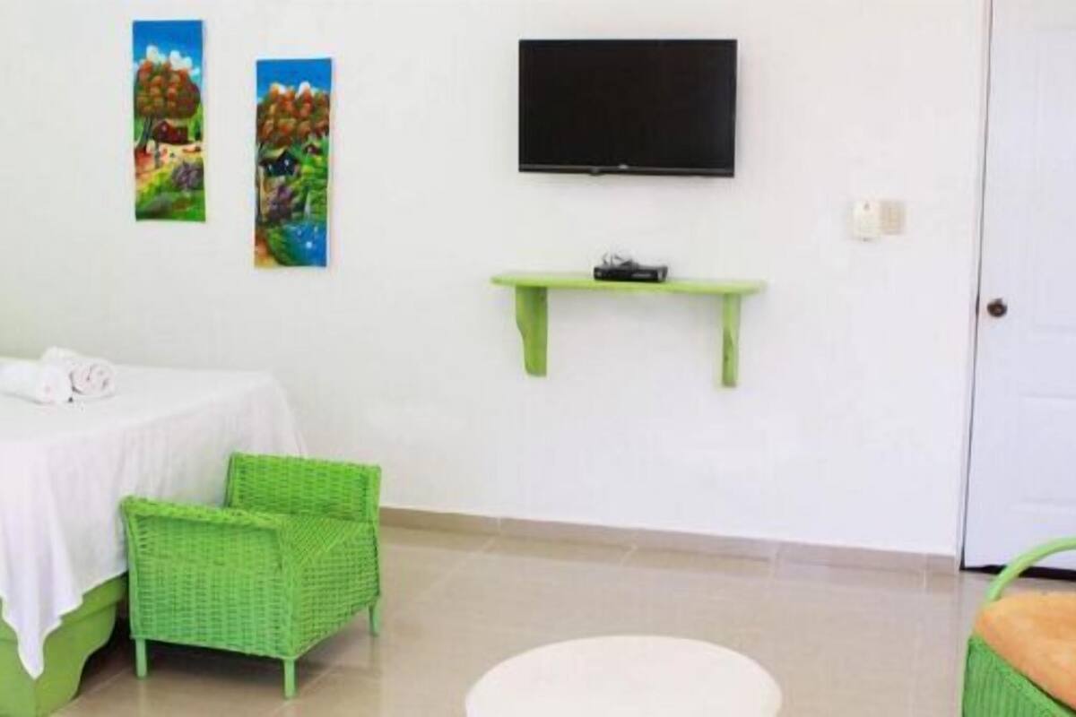 Studio, 1 Queen Bed | Pillow-top beds, in-room safe, free WiFi, individually furnished