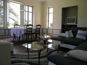 Télévision à écran plat