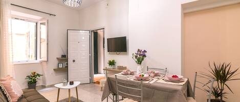 Apartment, 1 Bedroom | In-room dining