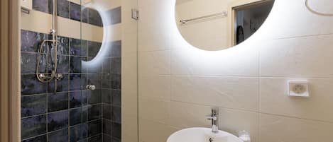 Apartment, 1 Bedroom | Bathroom | Shower, hair dryer, towels, soap