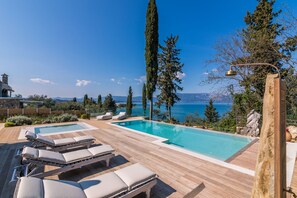 Indoor pool, outdoor pool, pool umbrellas, sun loungers - Melithea Seaview Villa (Corfu)